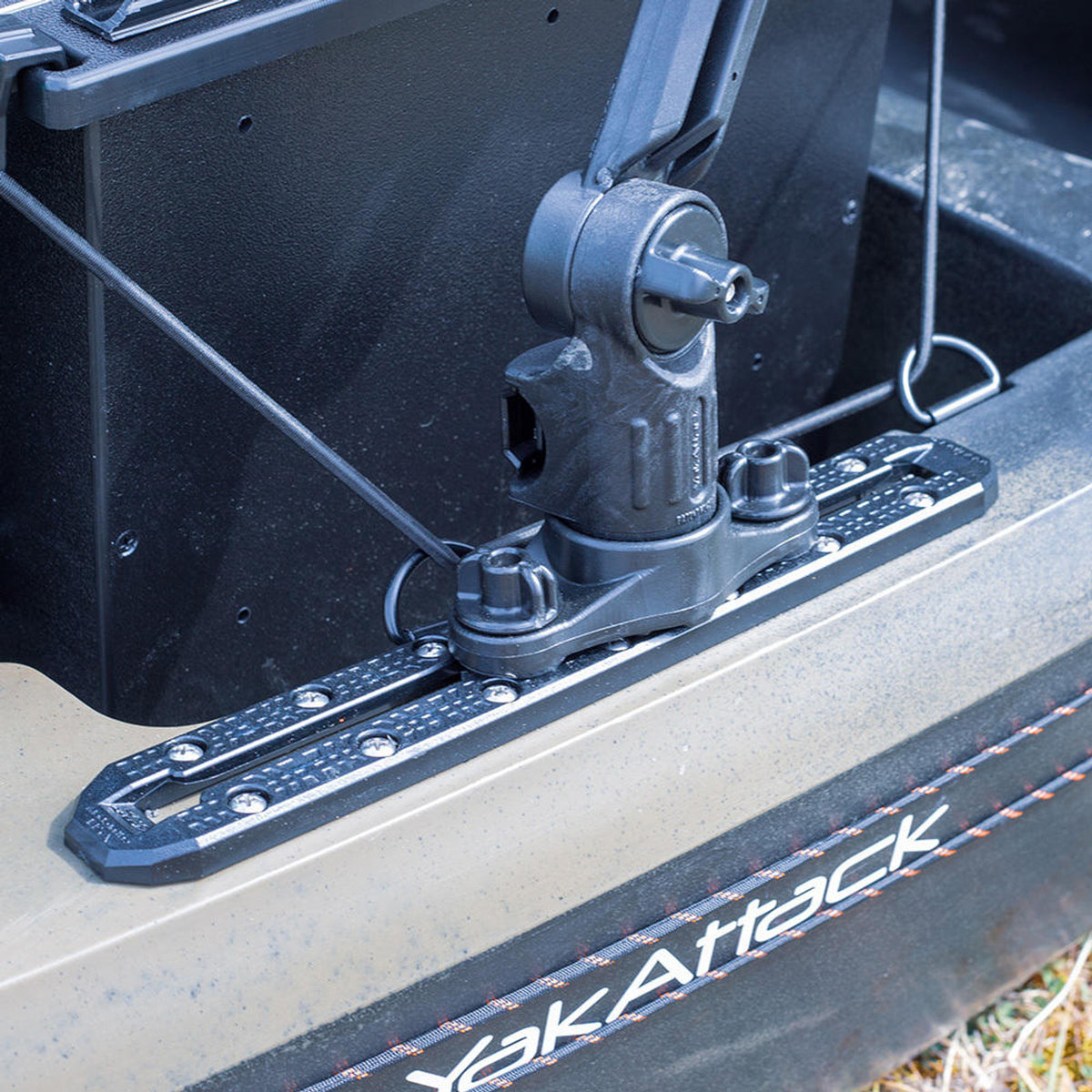 YakAttack HD Mount LockNLoad™ Track Base